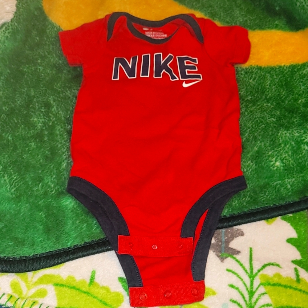 Nike onesie 6-9 months